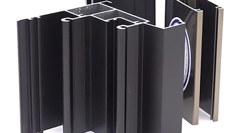 铝合金门窗与塑钢门窗：性能对比与选购要点**